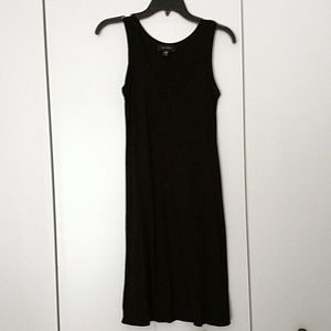 Black sleeveless dress